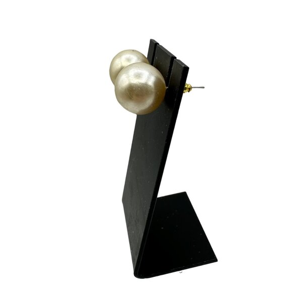 Womens Faux Pearl Post Earrings Imperfect Jewelry White Bead Costume Fashion - Picture 3 of 5